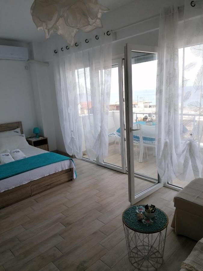 Crystal Blue Apartments Nea Kallikrateia Exterior foto